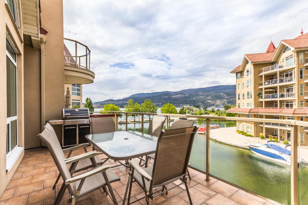 Sunset Waterfront Resort By Discover Kelowna Resort Accommodations Exteriör bild