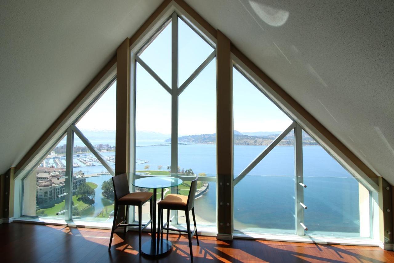 Sunset Waterfront Resort By Discover Kelowna Resort Accommodations Exteriör bild