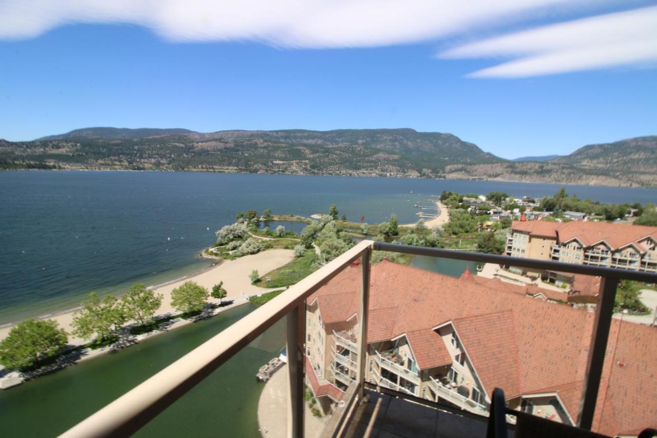 Sunset Waterfront Resort By Discover Kelowna Resort Accommodations Exteriör bild