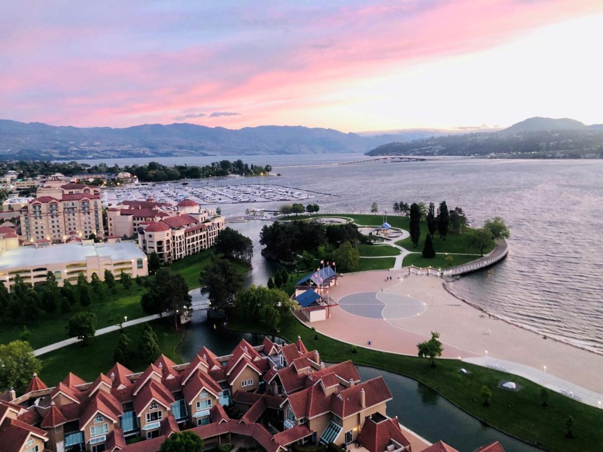 Sunset Waterfront Resort By Discover Kelowna Resort Accommodations Exteriör bild